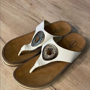 Wanderlust Womens White Platform Thong Sandal Sz 9